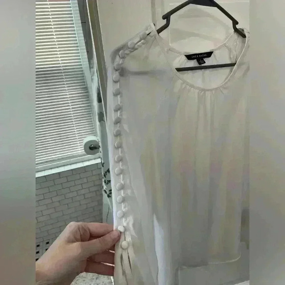 zac & rachel White business casual flowy blouse with button-down sleeves‎ size s - Picture 3 of 9